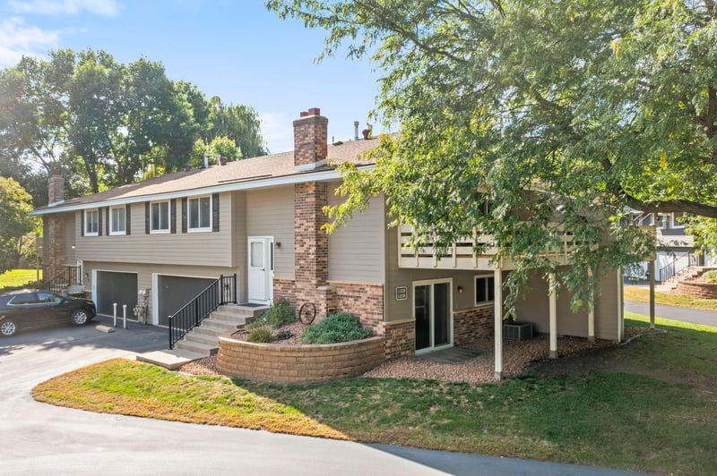 11236 Vessey Cir, Bloomington, MN 55437
