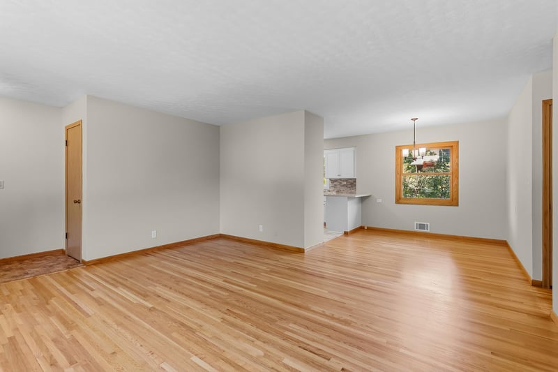1791 Emerald Dr, New Brighton, MN 55112