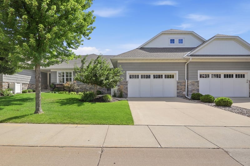 8652 Lake Riley Dr, Chanhassen, MN 55317