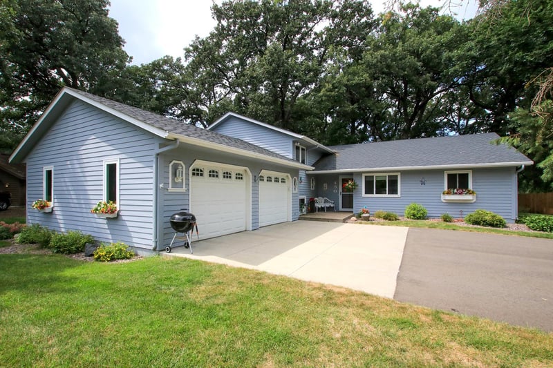 450 School Rd NW, Hutchinson, MN 55350