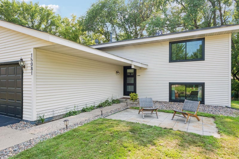 15081 Summerhill Dr, Eden Prairie, MN 55346