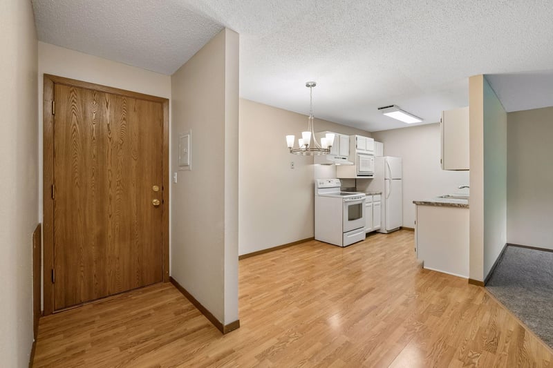 4 Pine Tree Dr #215, Arden Hills, MN 55112