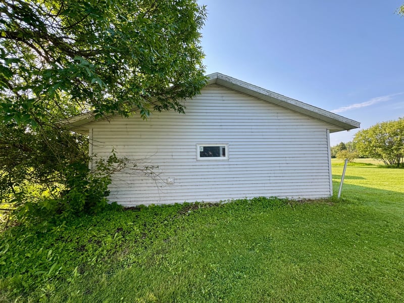 233 Oak Rd, Warroad, MN 56763