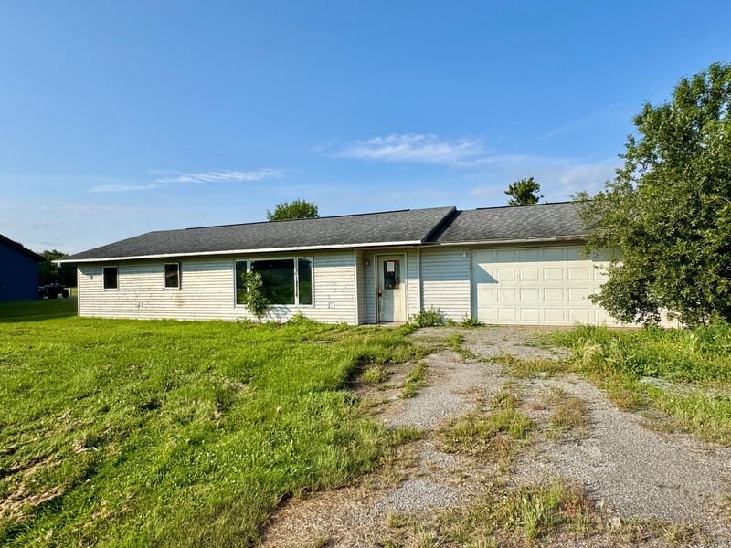 233 Oak Rd, Warroad, MN 56763