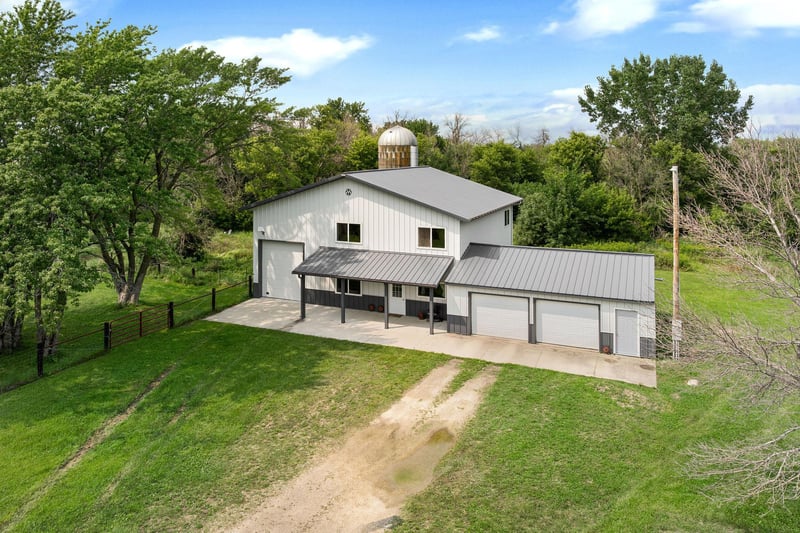 57414 205th St, Austin, MN 55912