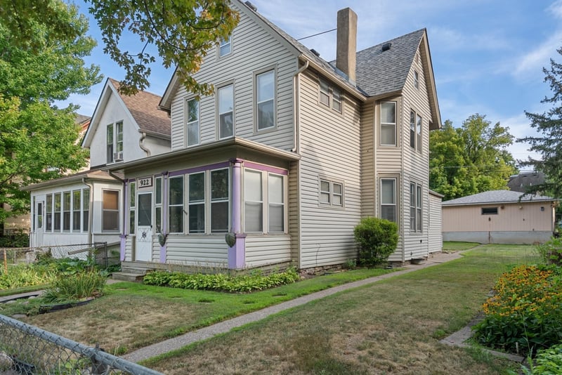 922 Beech St, Saint Paul, MN 55106