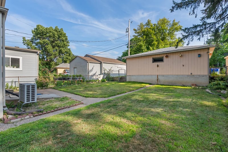 922 Beech St, Saint Paul, MN 55106