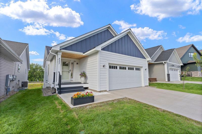 257 Mccarrons Pl W, Roseville, MN 55113