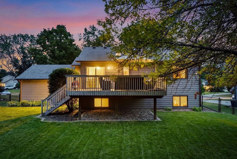 19002 Barrington Dr, Eden Prairie, MN 55346