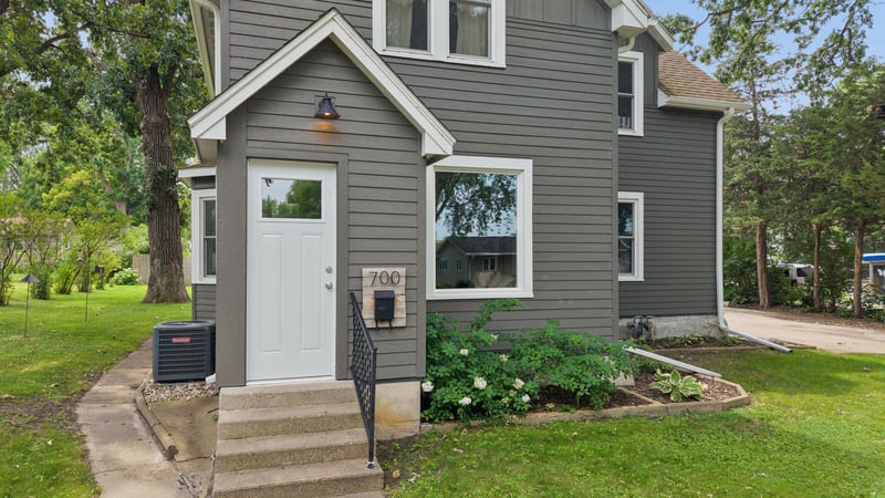 700 2nd Ave SW, Hutchinson, MN 55350