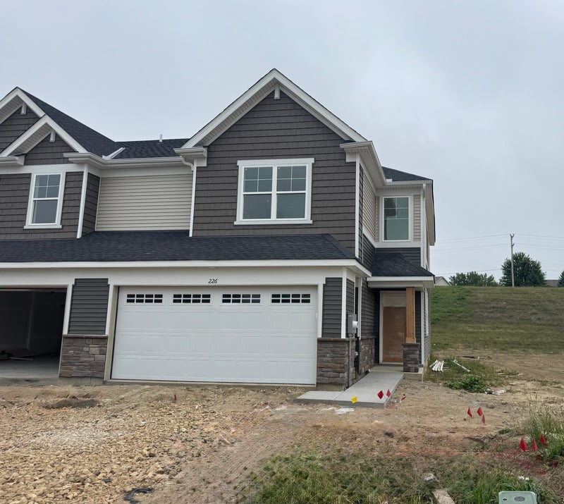 226 Huntington Dr, Waconia, MN 55387
