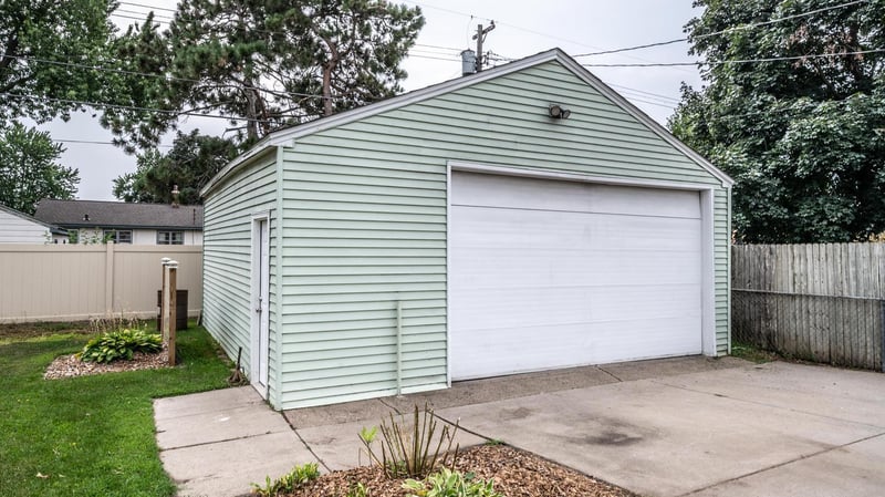 214 Poplar St E, South Saint Paul, MN 55075