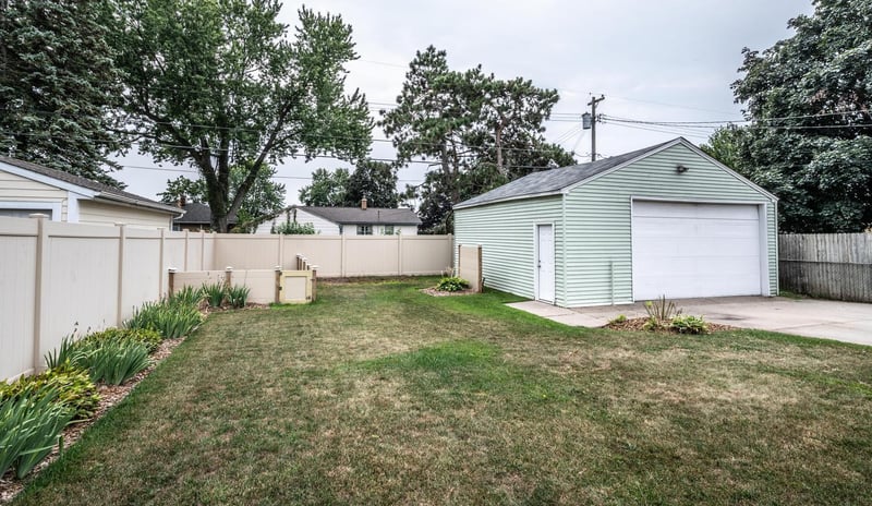 214 Poplar St E, South Saint Paul, MN 55075