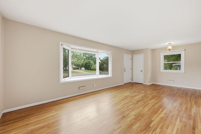 8354 Valentine Ter, Bloomington, MN 55431