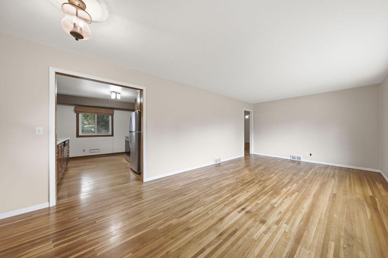 8354 Valentine Ter, Bloomington, MN 55431