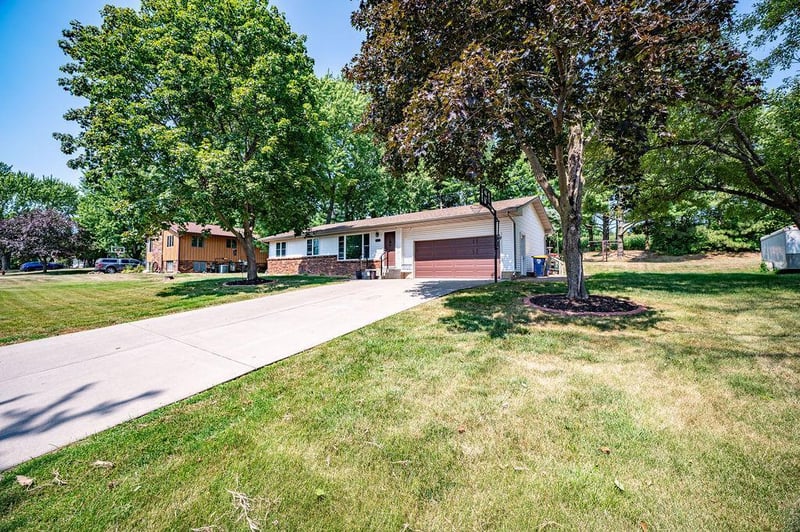 288 E Summit Ave, Ellsworth, WI 54011