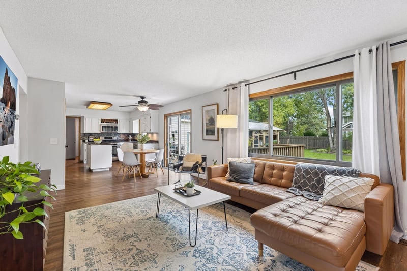 9136 Pinehurst Rd, Woodbury, MN 55125