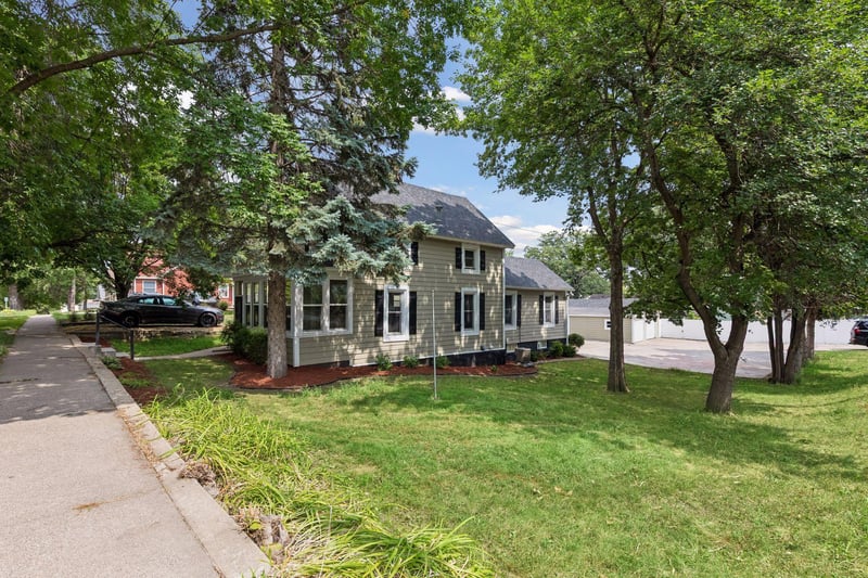 933 Ramsey St, Hastings, MN 55033