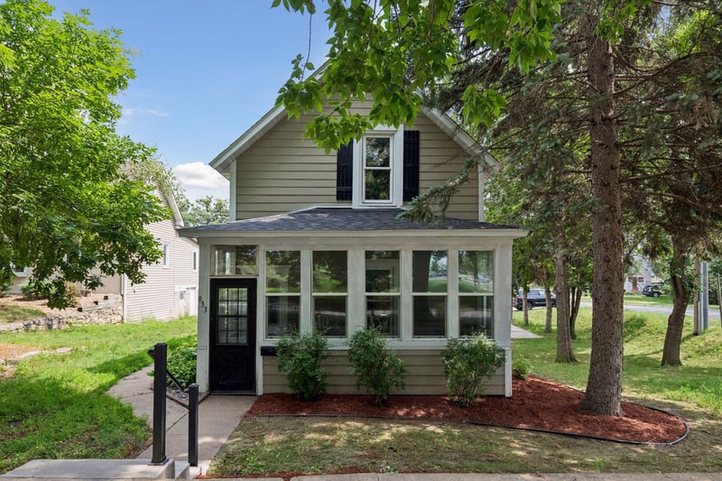 933 Ramsey St, Hastings, MN 55033