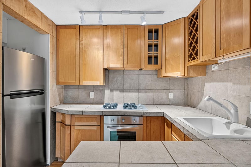 1912 Dupont Ave S #105, Minneapolis, MN 55403