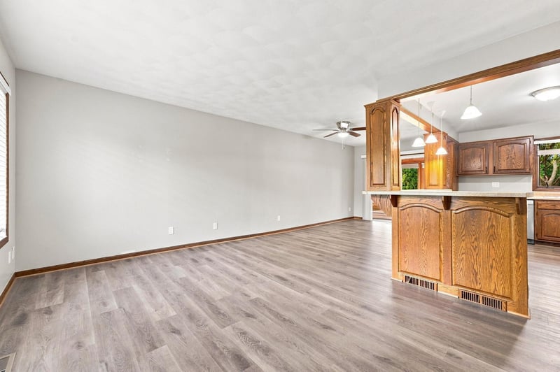 1213 W 158th St, Burnsville, MN 55306
