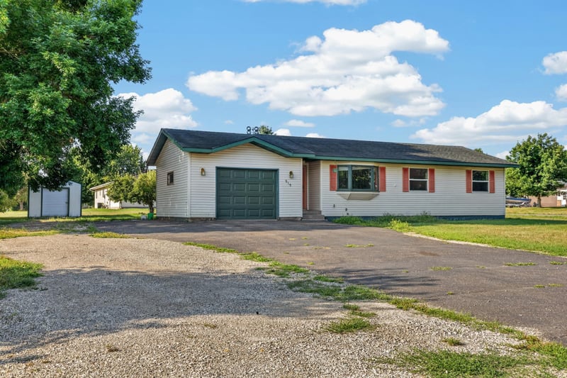 515 SW 9th St SW, Braham, MN 55006