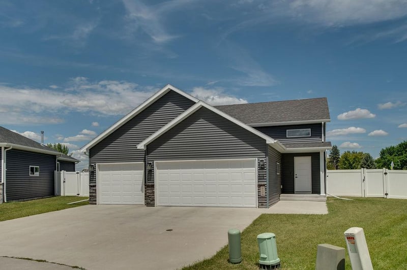 4514 13th St S, Moorhead, MN 56560