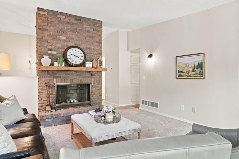 9701 Mill Creek Dr, Eden Prairie, MN 55347