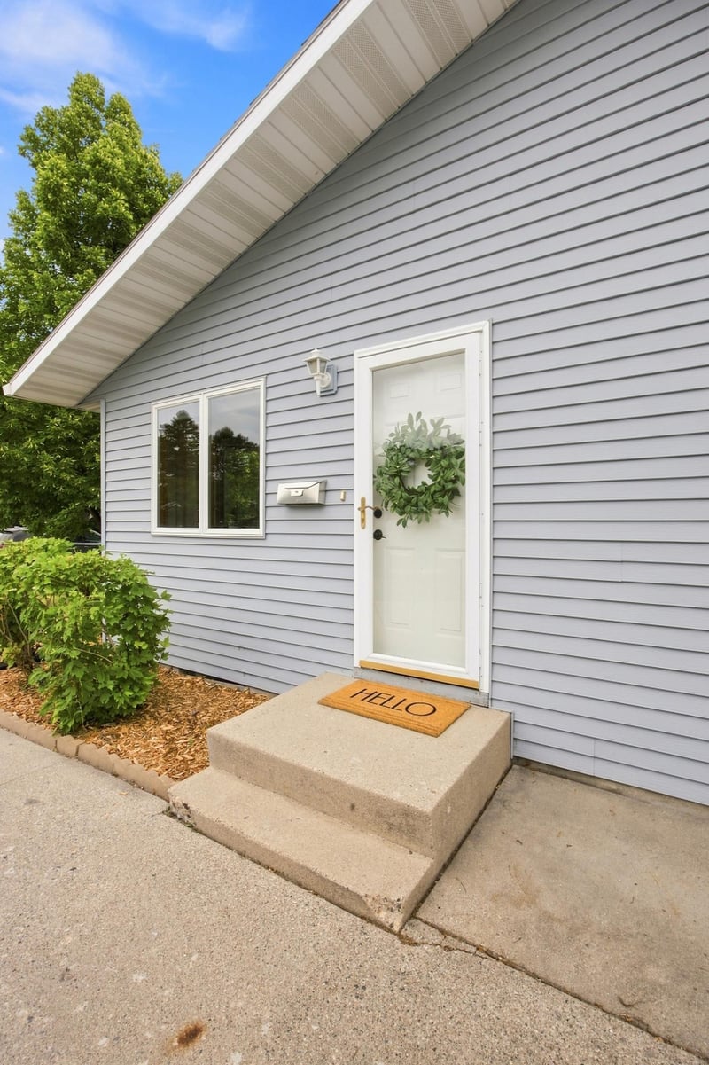 519 Appletree Ln, Moorhead, MN 56560