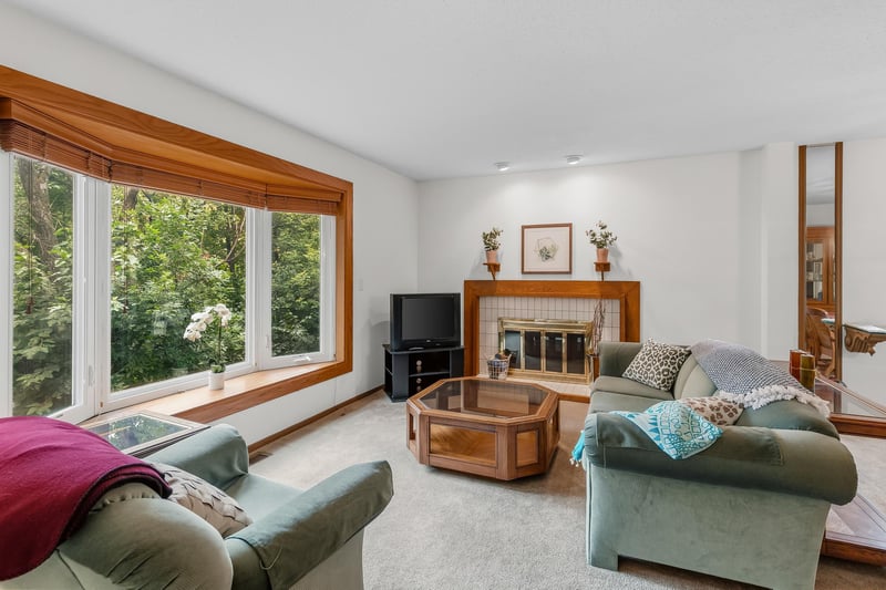 2420 Mendelssohn Ln N #5, Golden Valley, MN 55427