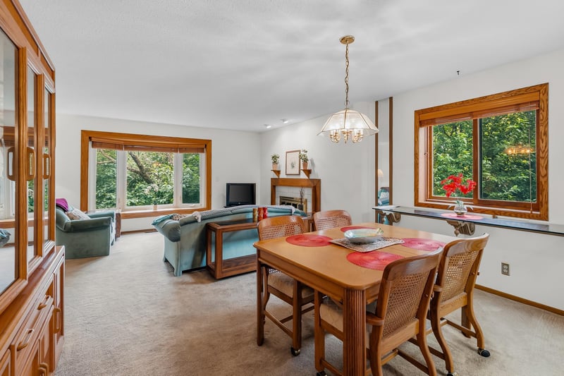 2420 Mendelssohn Ln N #5, Golden Valley, MN 55427