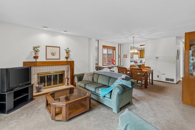 2420 Mendelssohn Ln N #5, Golden Valley, MN 55427