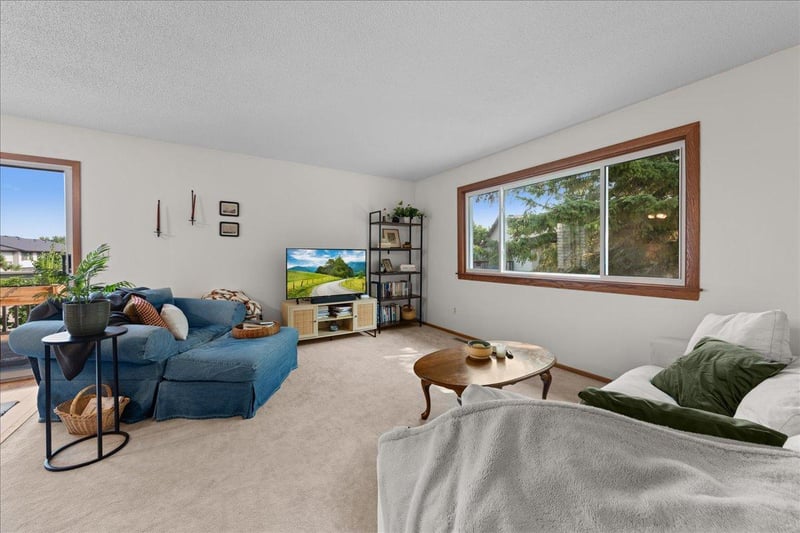 2823 Wimbledon Rg, Woodbury, MN 55125