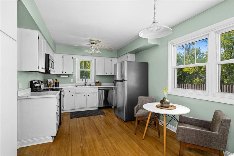 824 E 11th St, Duluth, MN 55805