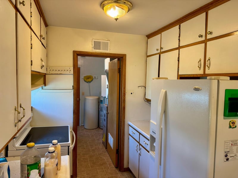 906 W Walnut Ave, Olivia, MN 56277