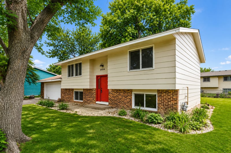 8444 Brunswick Ct N, Brooklyn Park, MN 55443