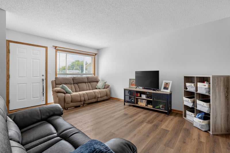 310 10th Ave NW, Byron, MN 55920