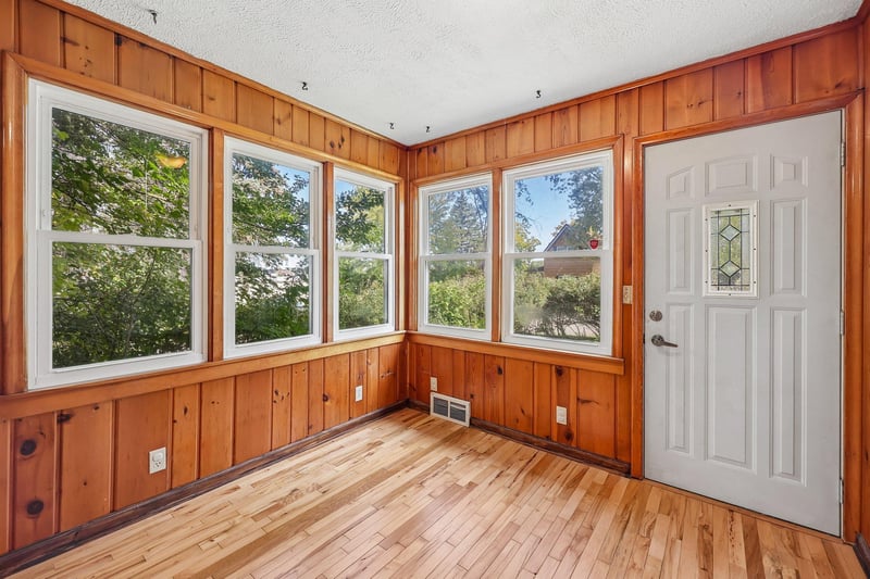 2229 Oak Hill Pl, North Saint Paul, MN 55109