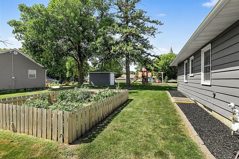 211 Cedar Ave S, Watkins, MN 55389