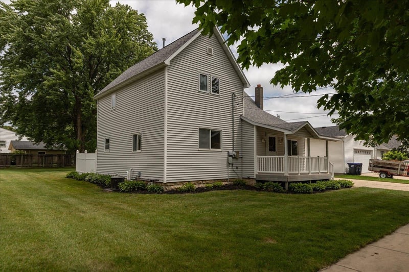 105 4th St Nw, Kasson, MN 55944