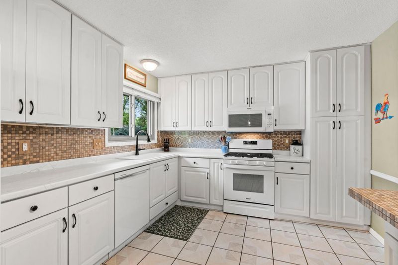 13405 Walnut Dr, Burnsville, MN 55337