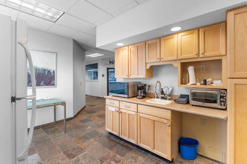 1620 98th St W, Bloomington, MN 55431