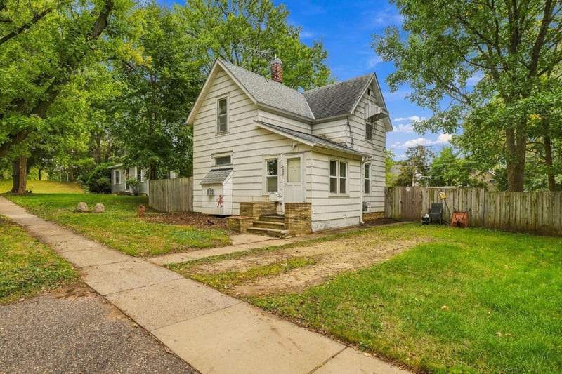 536 E Maple St, River Falls, WI 54022