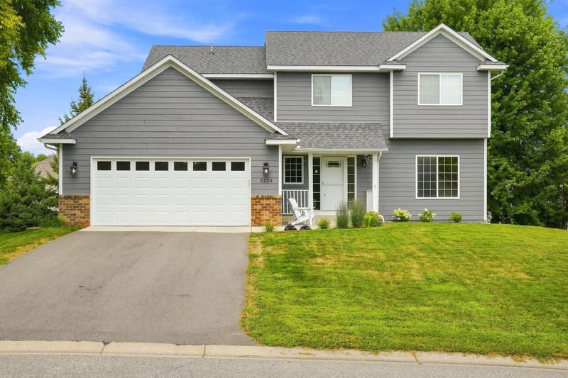2224 Manuela Dr, Chaska, MN 55318
