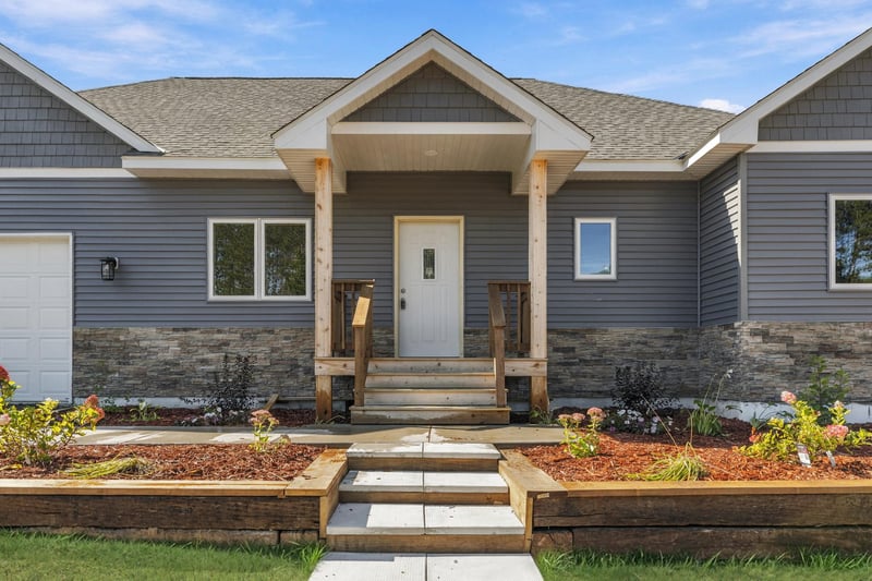 33006 Hilary Cir, Cambridge, MN 55008