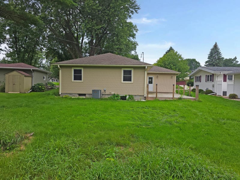 1109 S Moore St, Blue Earth, MN 56013