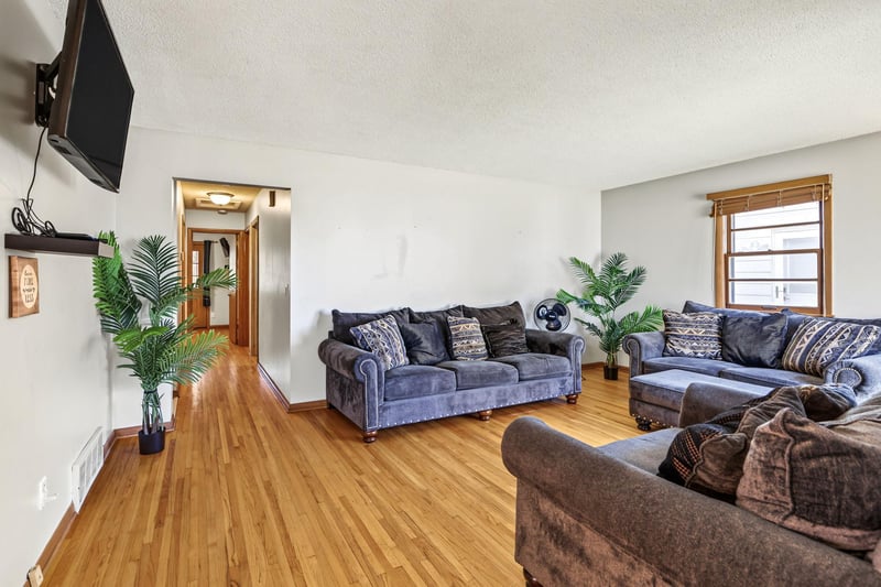 3401 Mcnair Dr N, Robbinsdale, MN 55422