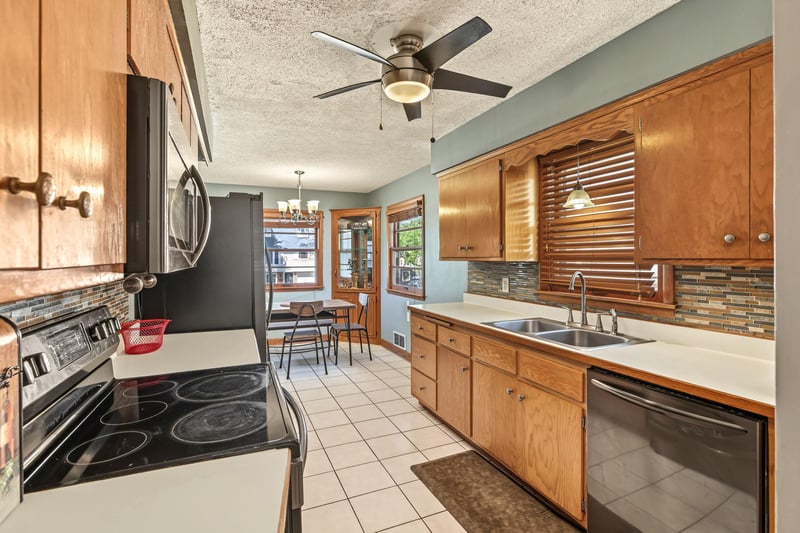 3401 Mcnair Dr N, Robbinsdale, MN 55422