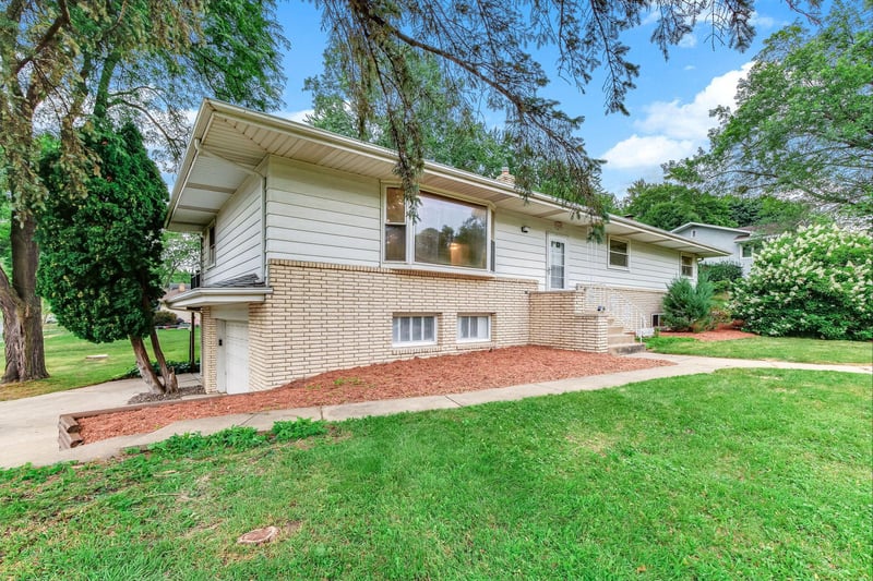 1035 Cannon Ave, Shoreview, MN 55126