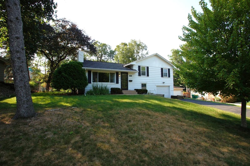 3701 Flag Ave N, New Hope, MN 55427